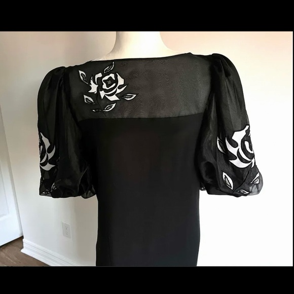 🆕 🇨🇦 Statement little black dress w/its original white floral applique-vintage - Picture 3 of 13